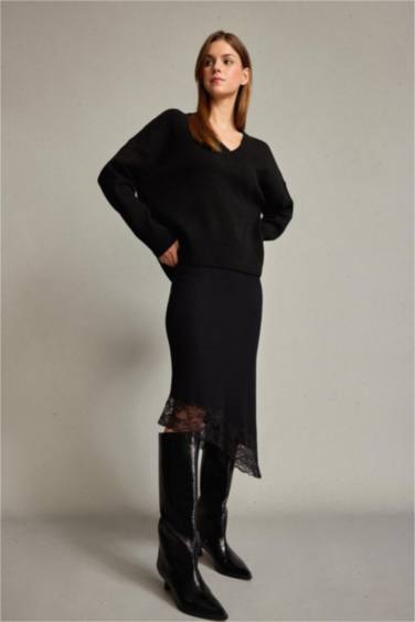 تنورة ميدي سليم فيت بخصر عادي