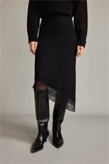 تنورة ميدي سليم فيت بخصر عادي