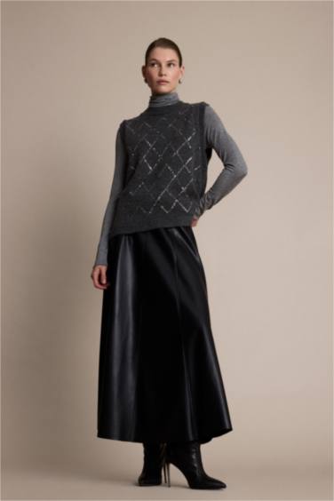 تنورة جلد صناعي بقصة A