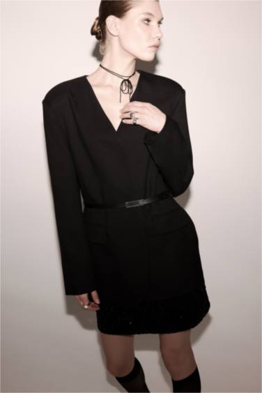 Oversize Fit V-Neck Blazer