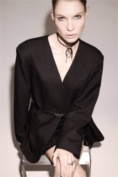 Oversize Fit V-Neck Blazer