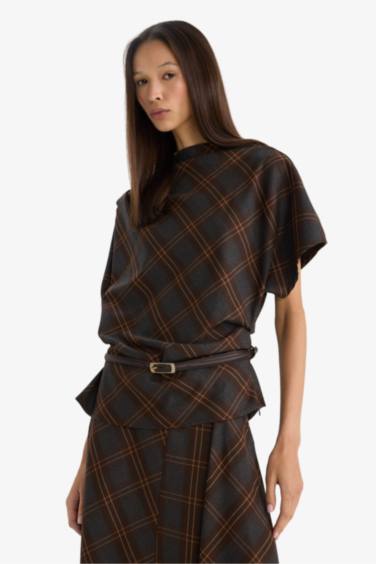 Fitted Dik Yaka Kareli Flanel Kısa Kollu Bluz