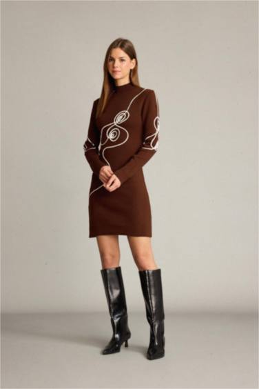 Slim Fit Dar Kesim Yarım Balıkçı Yaka Triko Uzun Kollu Elbise