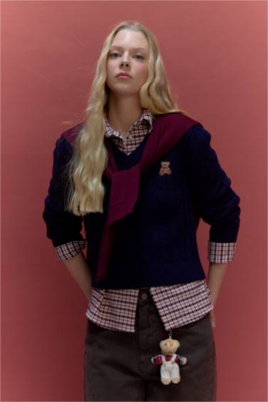 Свитер с V-образным вырезом Slim Fit