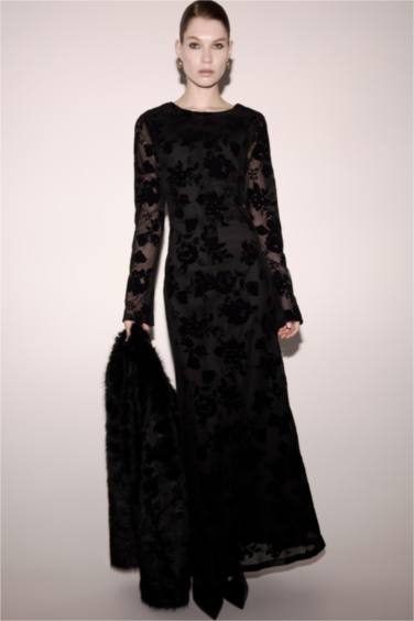 فستان ردن طويل تول قصة A وياخة مستديرة