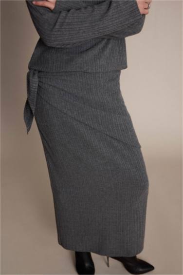 تنورة ميدي مضلع بخصر عادي وقصة A