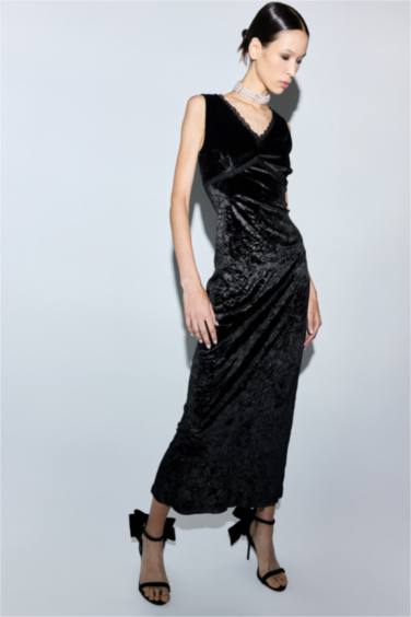 V Yaka Kolsuz Kadife Elbise