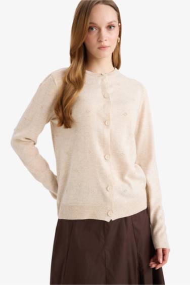 جاكيت تريكو قصة عادية بياخة مستديرة