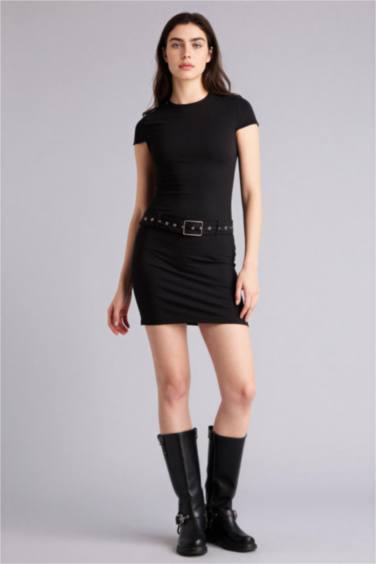 فستان قصير كت بوديكون بياقة عالية