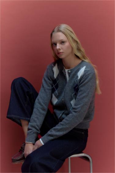 جاكيت صوف قصة عادية منقوش