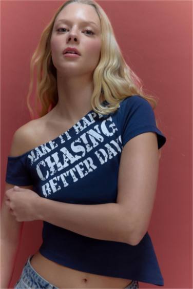 Fıtted Kayık Yaka Slogan Baskılı Ribana Kısa Kollu Tişört