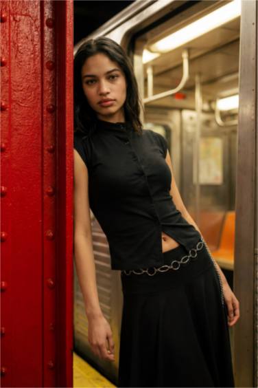 Fıtted Yarım Balıkçı Yaka Kısa Kollu Tişört