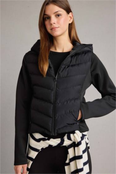 Rüzgar Geçirmez Regular Fit Kapüşonlu Fermuarlı Mont