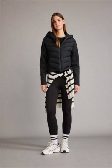 Rüzgar Geçirmez Regular Fit Kapüşonlu Fermuarlı Mont