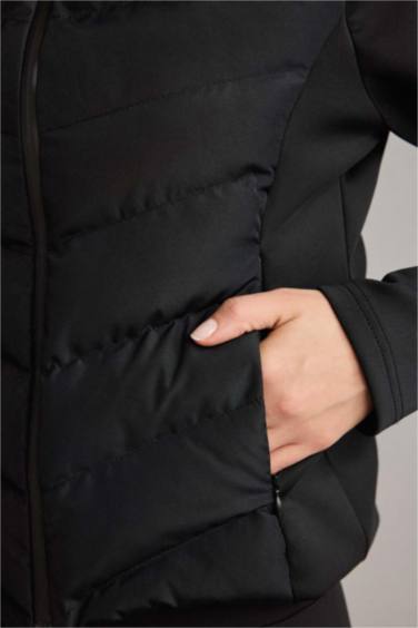 Rüzgar Geçirmez Regular Fit Kapüşonlu Fermuarlı Mont