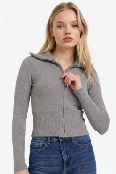 جاكيت رياضي مخصر بياخة عالية