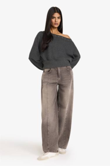 تيشيرت ردن طويل قصة فضفاضة وكتف مكشوف