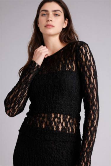 تيشيرت كم طويل دانتيل مخصر برقبة مستديرة