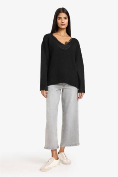 بلوز صوف مخطط قصة عادية بياخة مستديرة بأزرار