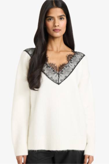 بلوز صوف قصة عادية بياخة مستديرة وتفاصيل دانتيل