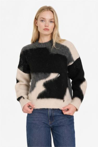 بلوز صوف قصة عادية بياخة مستديرة