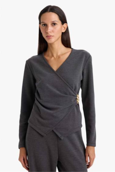 Regular Fit Wrap Yaka Aksesuar Detaylı Uzun Kollu Bluz