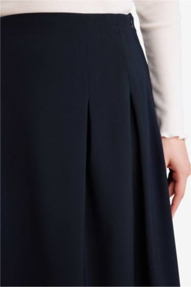 تنورة طويلة بقصة A