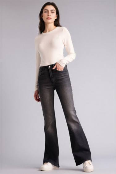 بنطرون جينز ميا فلير فيت برجل واسع وخصر عالي