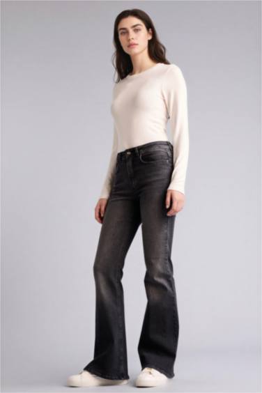 بنطرون جينز ميا فلير فيت برجل واسع وخصر عالي