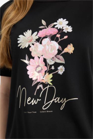 تيشيرت نص ردن فلورال قصة عادية وياخة مستديرة