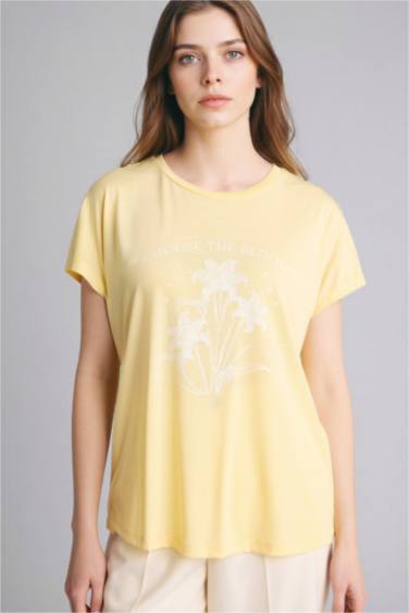 Bisiklet Yaka Çiçekli Kısa Kollu Tişört