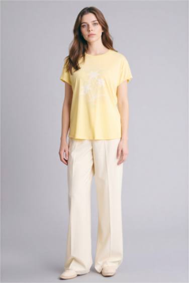 Bisiklet Yaka Çiçekli Kısa Kollu Tişört