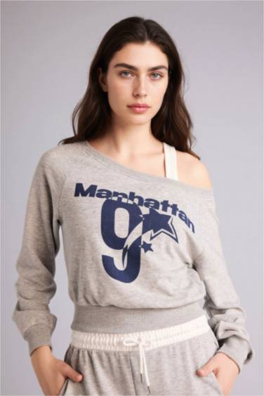 Açık Omuz Baskılı Sweatshirt