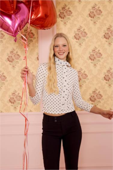 Puantiyeli Fıtted Kayık Yaka Bluz