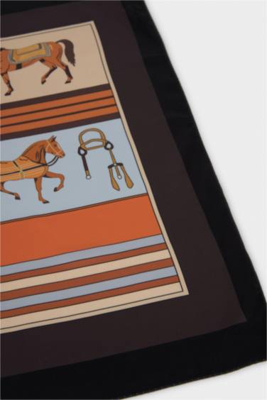 Kadın Desenli Saten Fular - Görsel 4