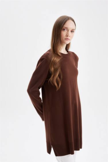 بلوزة طويلة سادة ردن طويل وقصة عادية