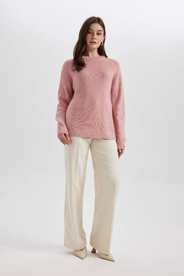 Пуловер стандартного кроя с круглым вырезом для женщин