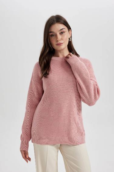 Пуловер стандартного кроя с круглым вырезом для женщин