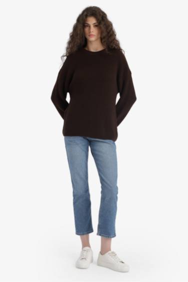 بلوفر تريكو قصة عادية برقبة مستديرة