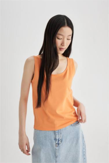 تانك توب سليم فيت برقبة مستديرة بدون كم