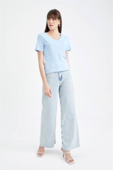 تيشيرت قطن سليم فيت بياقة V بكمام قصيرة