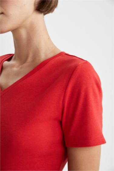 تي شيرت قطن نص كم سليم فيت بياقة V