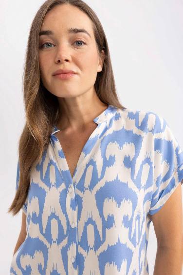 Рубашка стандартного кроя с коротким рукавом