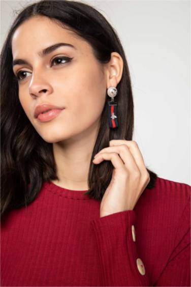 Kurdele Detaylı Uzun Küpe