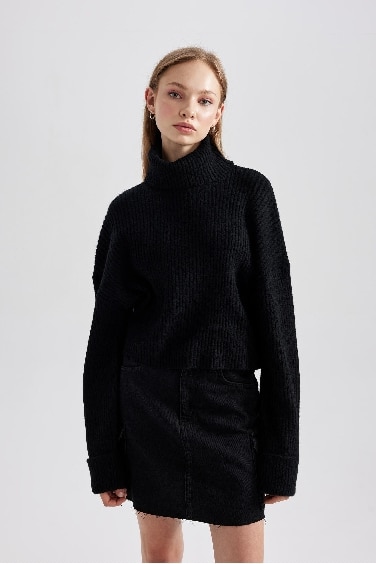 Свитер оверсайз с воротником