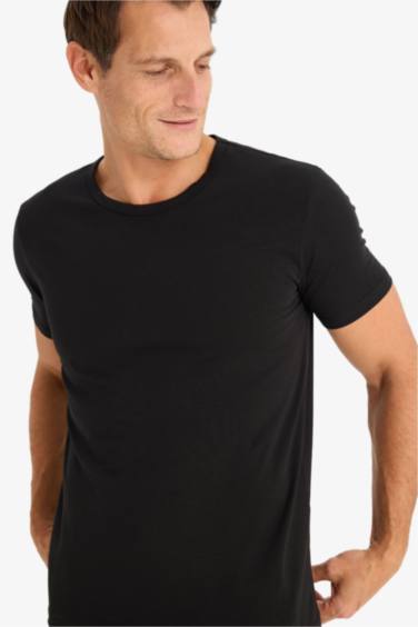 بلوزة نص كم سليم فيت بياقة مستديرة