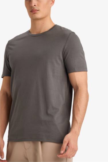 Slim Fit дөңгелек жағалы қысқа жеңді футболка