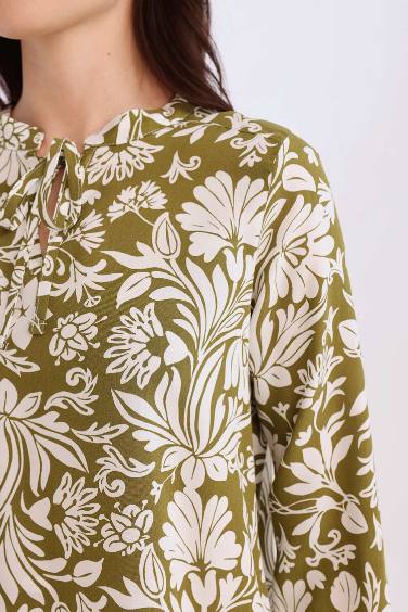 Regular Fit Bağcıklı Yaka Çiçek Desenli Uzun Kollu Bluz