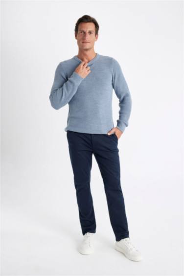 Standard Fit Crew Neck Basic Knitted Pullover