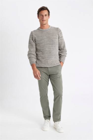 Standard Fit Crew Neck Basic Knitted Pullover